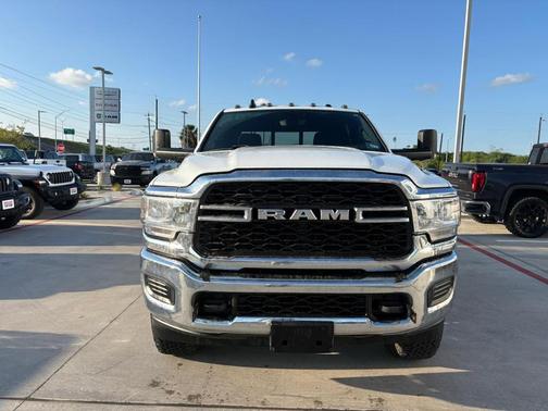 2022 RAM 2500 Tradesman Crew Cab 4x4 6'4' Box
