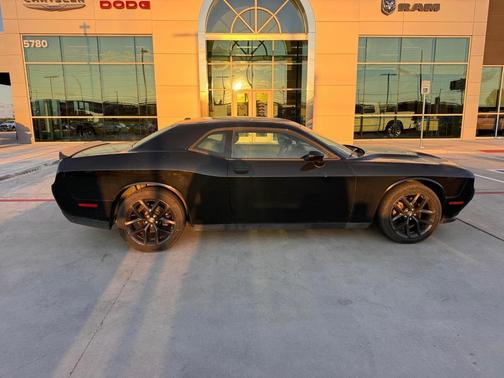 2022 Dodge Challenger SXT