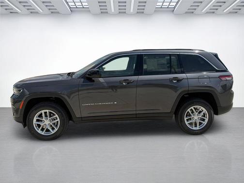 Baltic Gray Metallic Clearcoat 2026 Jeep Grand Cherokee Laredo