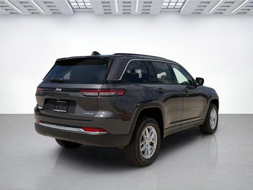 Baltic Gray Metallic Clearcoat 2026 Jeep Grand Cherokee Laredo