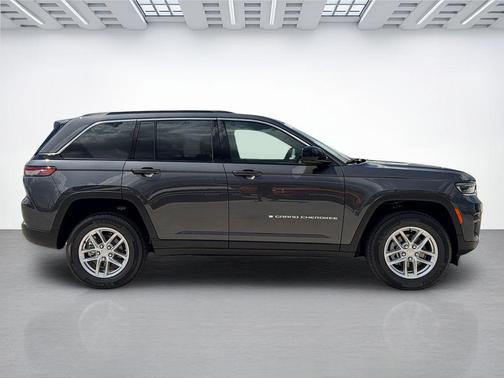 Baltic Gray Metallic Clearcoat 2026 Jeep Grand Cherokee Laredo