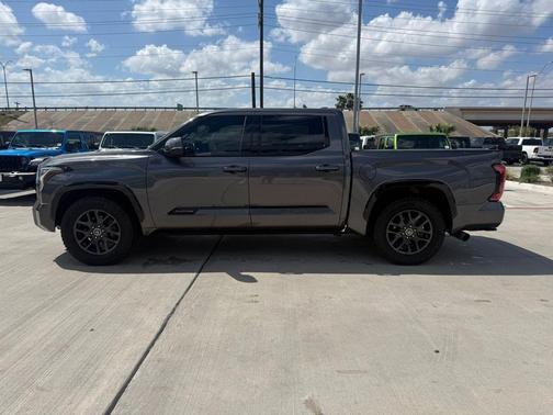 2023 Toyota Tundra Hybrid Platinum