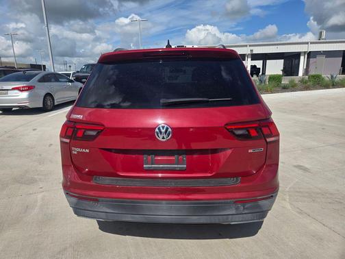 Cardinal Red Metallic 2019 Volkswagen Tiguan 2.0T SE 4MOTION
