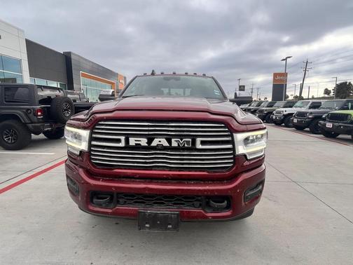2019 RAM 3500 Laramie Crew Cab 4x4 8' Box