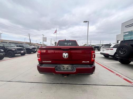 2019 RAM 3500 Laramie Crew Cab 4x4 8' Box