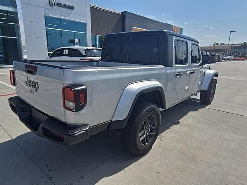 2024 Jeep Gladiator Sport S