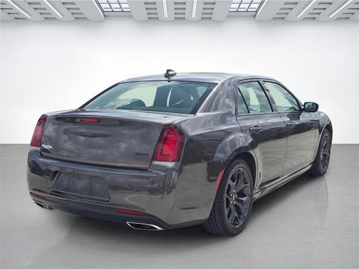 2023 Chrysler 300 Touring