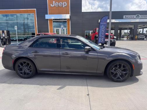 2023 Chrysler 300 Touring