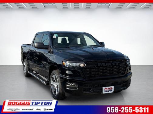 Diamond Black Crystal Pearlcoat 2026 RAM 1500 Express