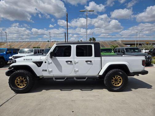 2021 Jeep Gladiator Willys 4x4