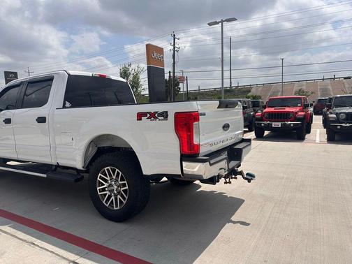 Oxford White 2018 Ford F-250 XLT