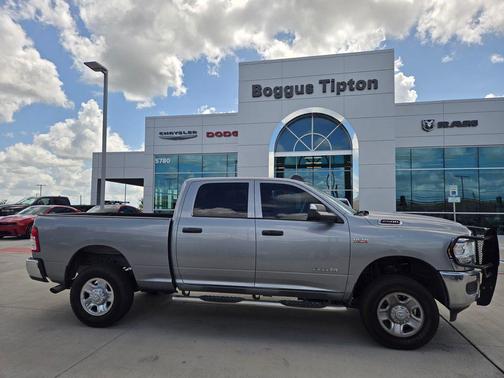 Billet Silver Metallic Clearcoat 2022 RAM 2500 Tradesman Crew Cab 4x4 6'4' Box