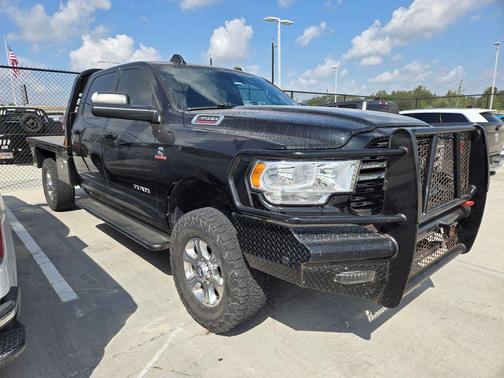 Diamond Black Crystal Pearlcoat 2022 RAM 3500 Lone Star Crew Cab 4x4 8' Box