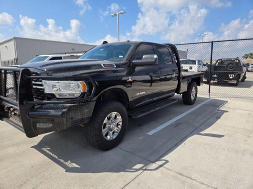 Diamond Black Crystal Pearlcoat 2022 RAM 3500 Lone Star Crew Cab 4x4 8' Box