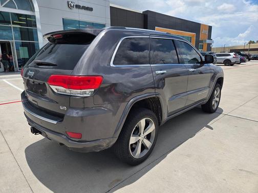 Granite Crystal Metallic Clearcoat 2014 Jeep Grand Cherokee Overland