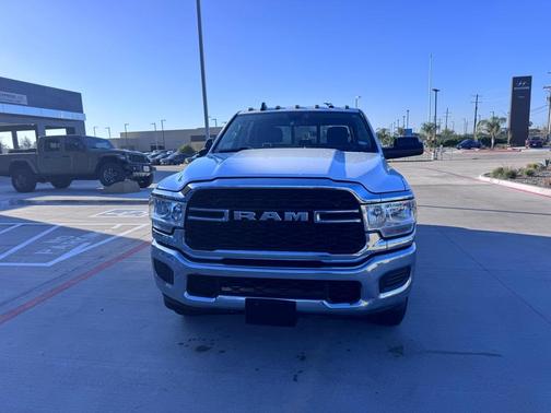 Bright White Clearcoat 2020 RAM 2500 Tradesman Crew Cab 4x4 6'4' Box