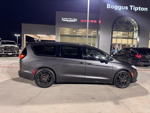 2021 Chrysler Pacifica Touring