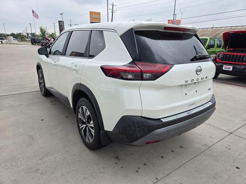 Pearl White Tricoat 2022 Nissan Rogue SV