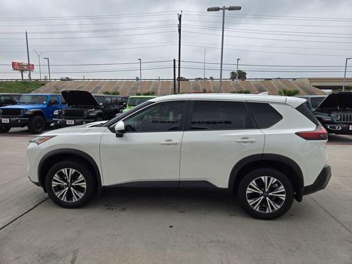 Pearl White Tricoat 2022 Nissan Rogue SV