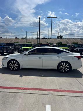 Pearl White Tricoat 2019 Nissan Altima 2.5 Platinum