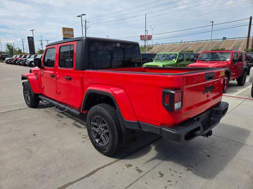 Firecracker Red Clearcoat 2024 Jeep Gladiator Sport S