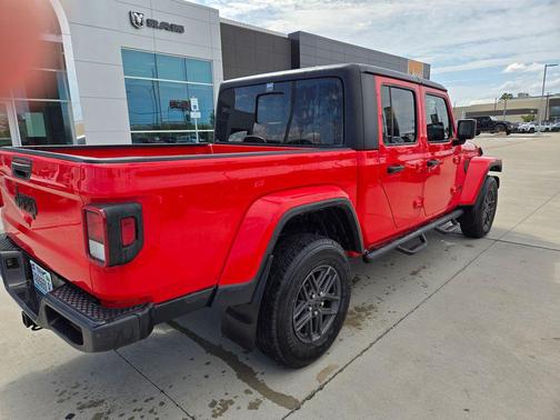 Firecracker Red Clearcoat 2024 Jeep Gladiator Sport S