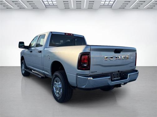 2026 RAM 2500 Tradesman Crew Cab 4x4 6'4' Box