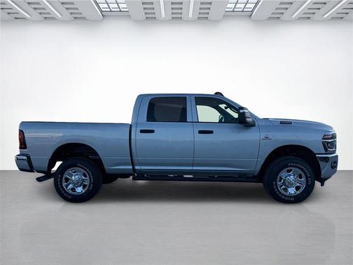 2026 RAM 2500 Tradesman Crew Cab 4x4 6'4' Box