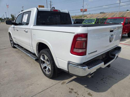 Ivory White Tri-Coat Pearlcoat 2019 RAM 1500 Laramie
