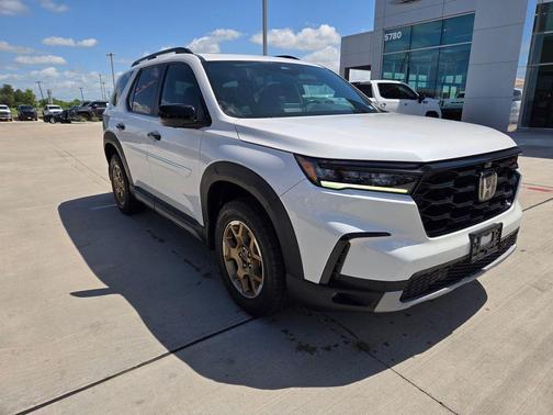 White 2024 Honda Pilot TrailSport