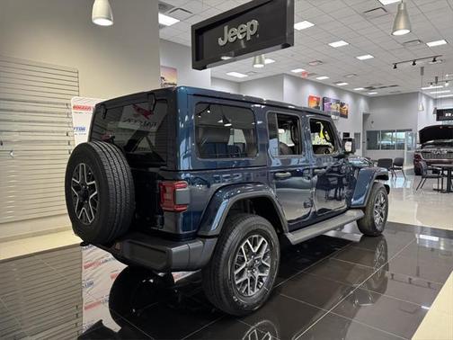 2025 Jeep Wrangler 4-Door Sahara 4x4