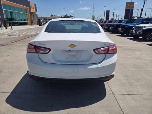 2022 Chevrolet Malibu FWD LT