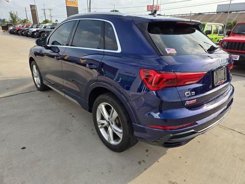 Navarra Blue Metallic 2022 Audi Q3 45 S line Premium Plus