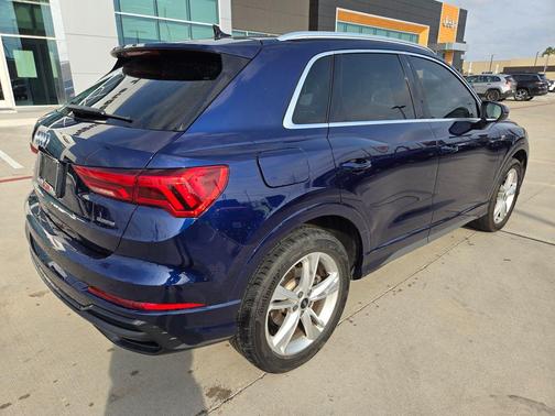 Navarra Blue Metallic 2022 Audi Q3 45 S line Premium Plus