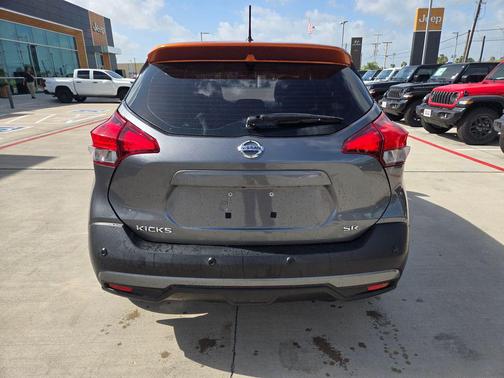 Gun Metallic/Monarch Orange 2020 Nissan Kicks SR