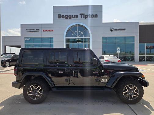 Black Clearcoat 2024 Jeep Wrangler 4-Door Sahara 4x4