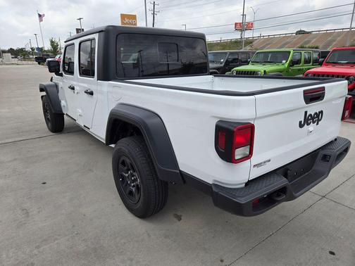 Bright White Clearcoat 2026 Jeep Gladiator Sport