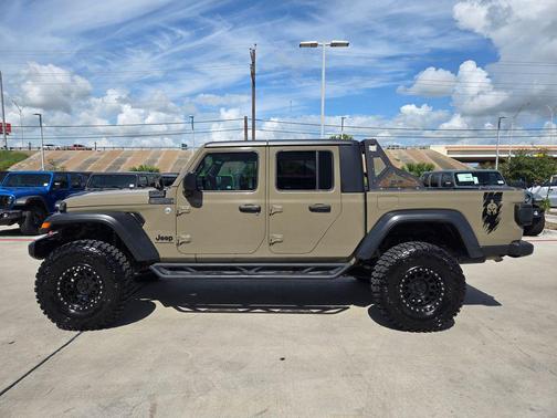 Gator Clearcoat 2020 Jeep Gladiator Sport S