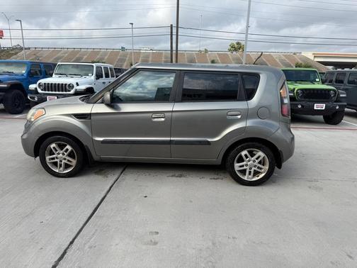 2010 Kia Soul +