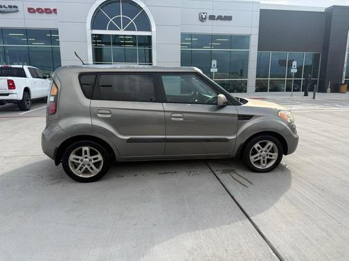 2010 Kia Soul +