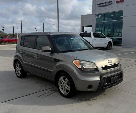 2010 Kia Soul +