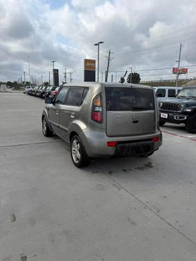 2010 Kia Soul +