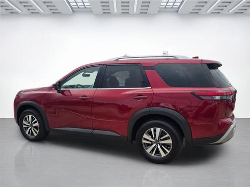 2023 Nissan Pathfinder SL FWD