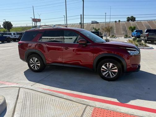 2023 Nissan Pathfinder SL FWD