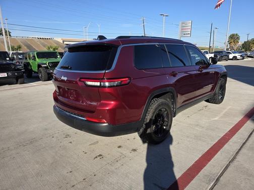 2022 Jeep Grand Cherokee L Laredo