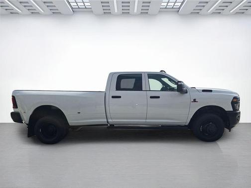 2025 RAM 3500 Tradesman Crew Cab 4x4 8' Box