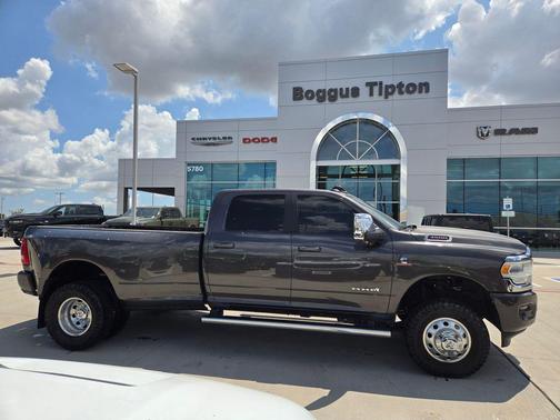 Granite Crystal Metallic Clearcoat 2024 RAM 3500 Laramie Crew Cab 4x4 8' Box
