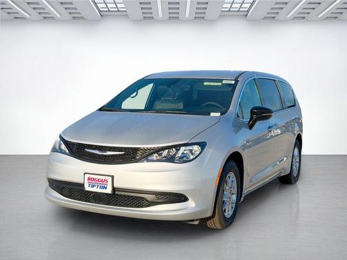 Silver Mist Clearcoat 2026 Chrysler Voyager LX
