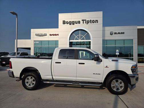 Bright White Clearcoat 2025 RAM 2500 Big Horn Crew Cab 4x4 6'4' Box