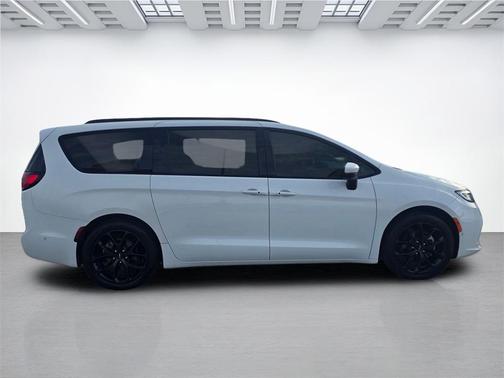 Bright White Clearcoat 2023 Chrysler Pacifica Touring L